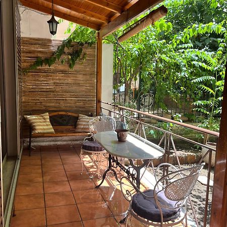 Quiet Apartment With Garden View In Kolonaki Athen Exterior foto